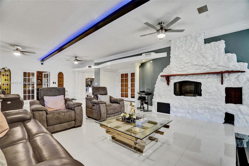 Living room with a sculpted white fireplace