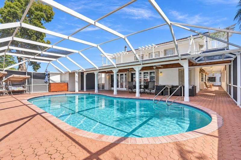 Pool deck under the screen enclosure
