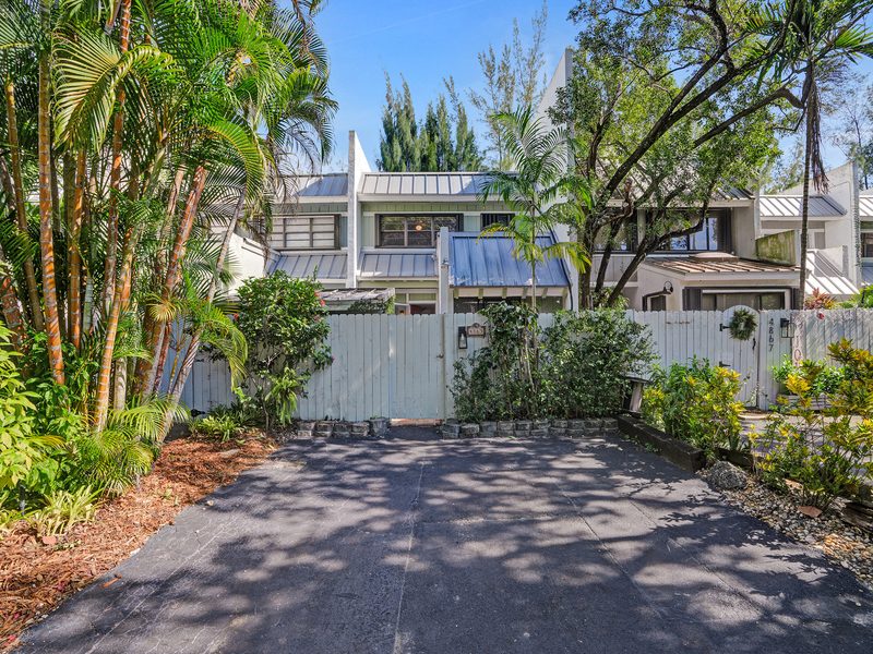 Exterior and driveway approach to 4863 SW 71st Place, Glenvar Heights, Miami