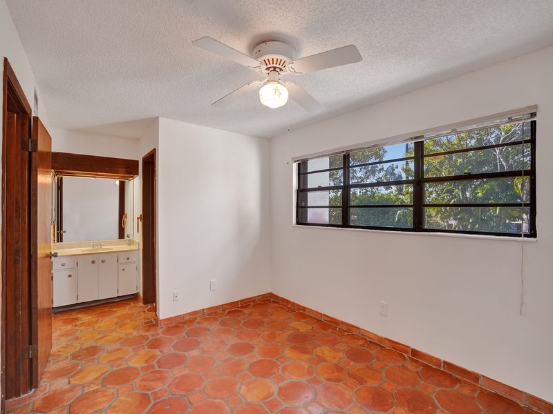 Living area at 4863 SW 71st Place, Miami