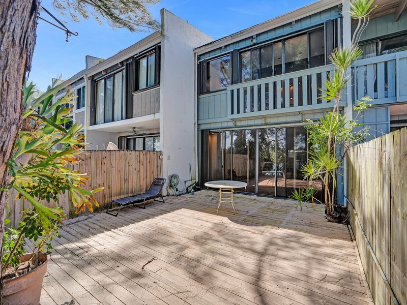 Lakeridge townhouse building exterior, 4863 SW 71st Place, Miami