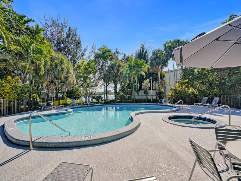 Community pool and spa at Lakeridge, 4863 SW 71st Place, Miami