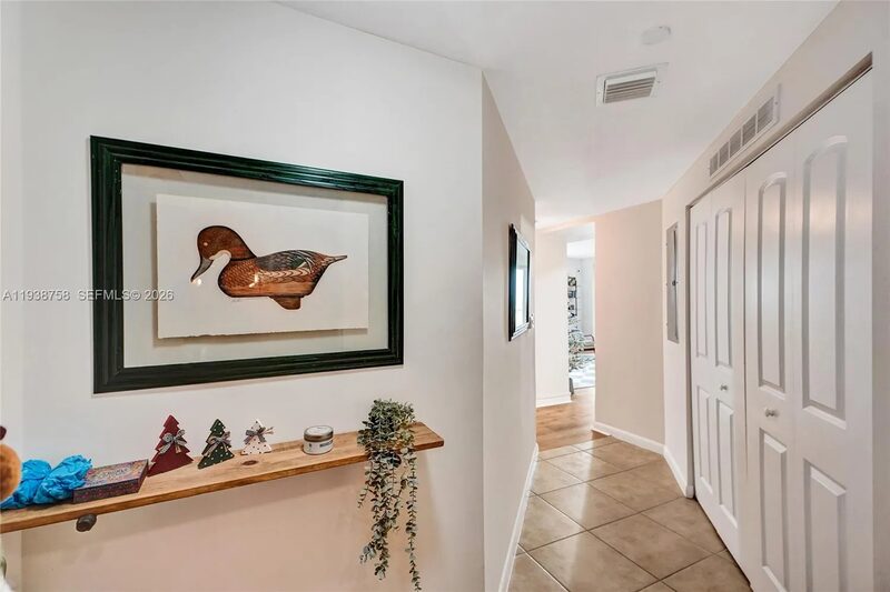 Neighborhood aerial near Toscano Condominium, Miami