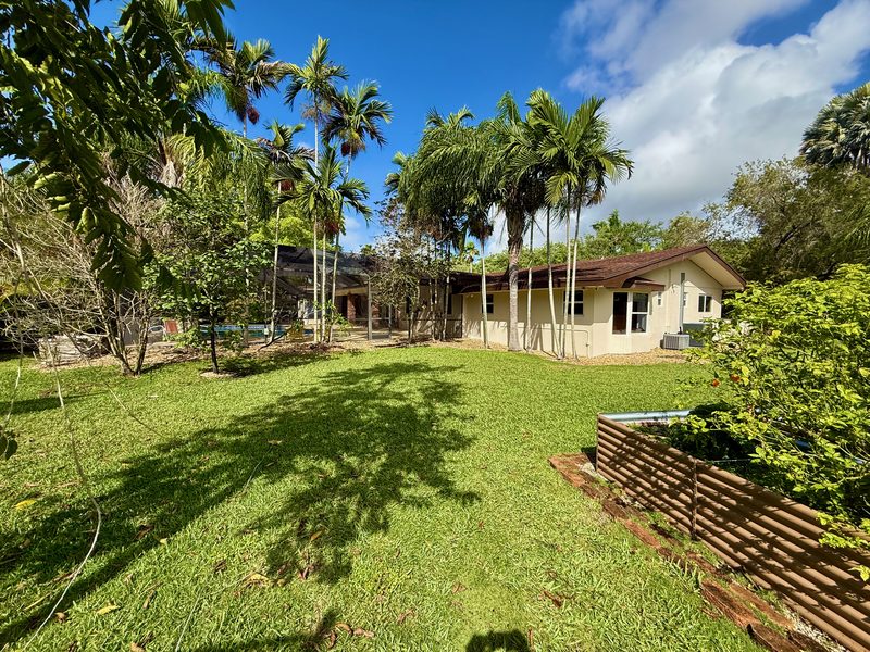 Tennis court at 7555 SW 79th Avenue, Miami